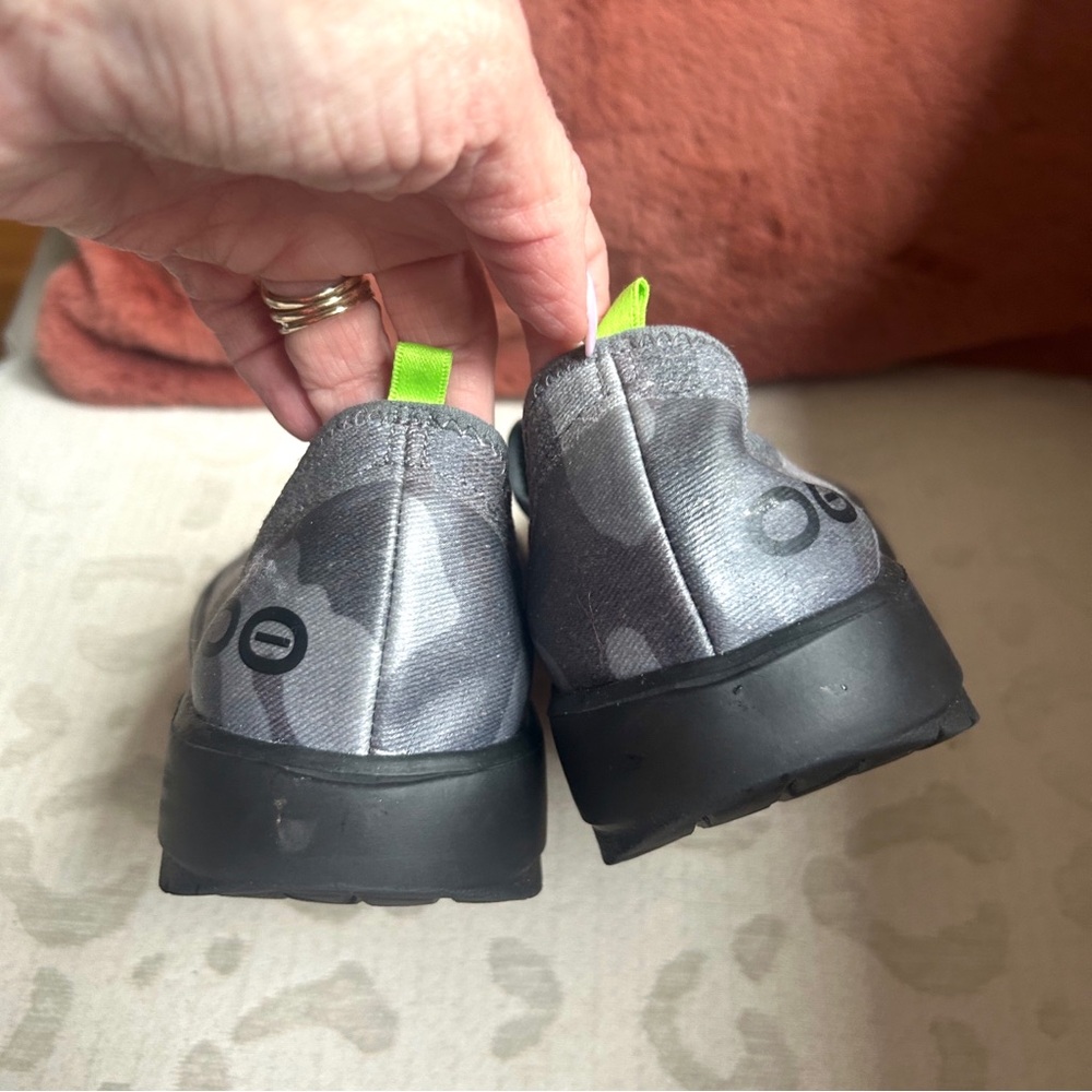 OOFOS OOmg EeZee LTD Gray Camouflage Slip-On Shoes size 7 EU38 - Picture 4 of 9